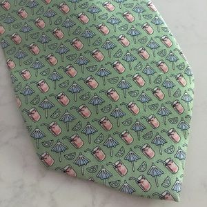 Vineyard vines “Cool Drink” silk tie ⛱😎